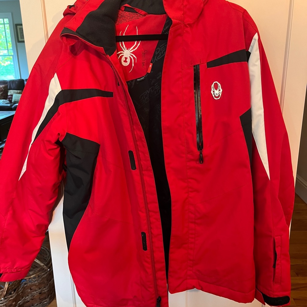 Men’s Spyder Ski Jacket. Size M. Beautiful condition. Gently worn.